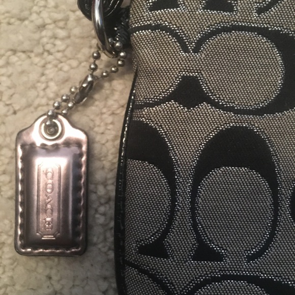 Host Pick 💕 AUTHENTIC Coach Wristlet Signature Canvas - Picture 10 of 11